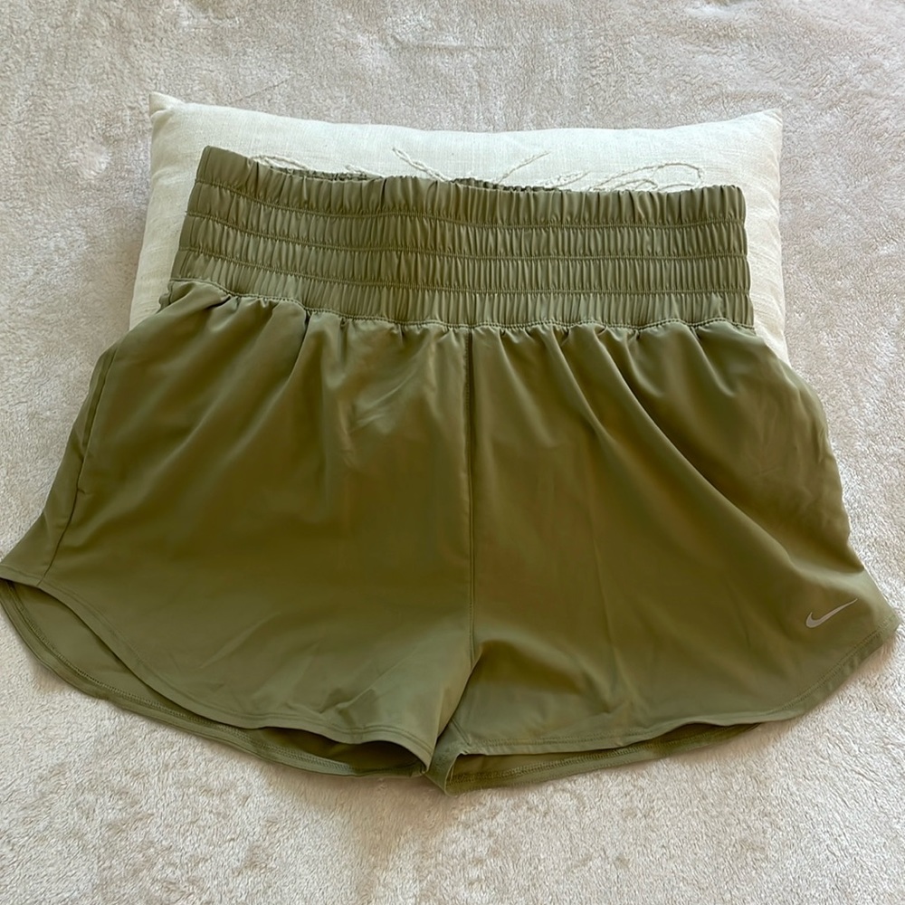 High-Waisted, lined running shorts
